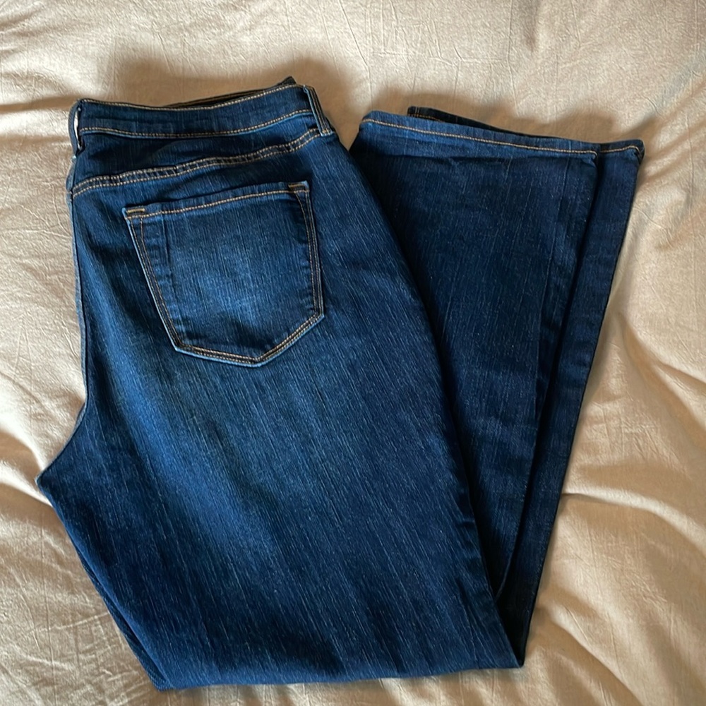 Old Navy. Curvy Boot-cut jeans.
